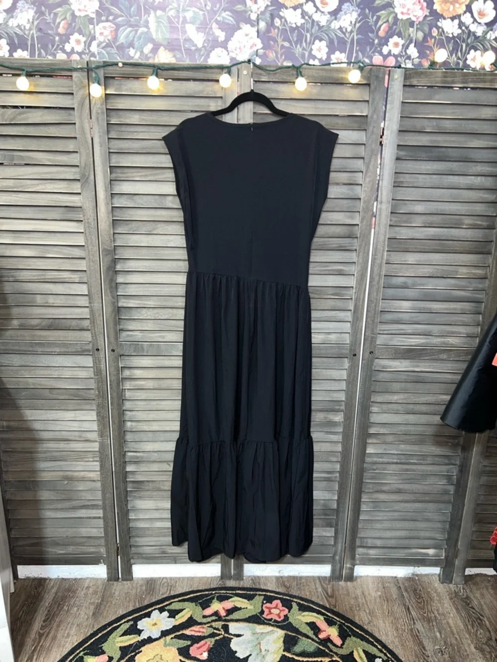 Black Tiered Midi Dress Sleeveless Fit & Flare Flowy Size L (No Tag) - Picture 3 of 4